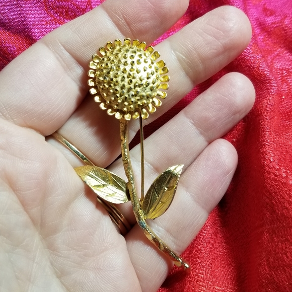 Relisted -Vintage flower brooch zinnia sunflower pin floral gold tone - Picture 2 of 8